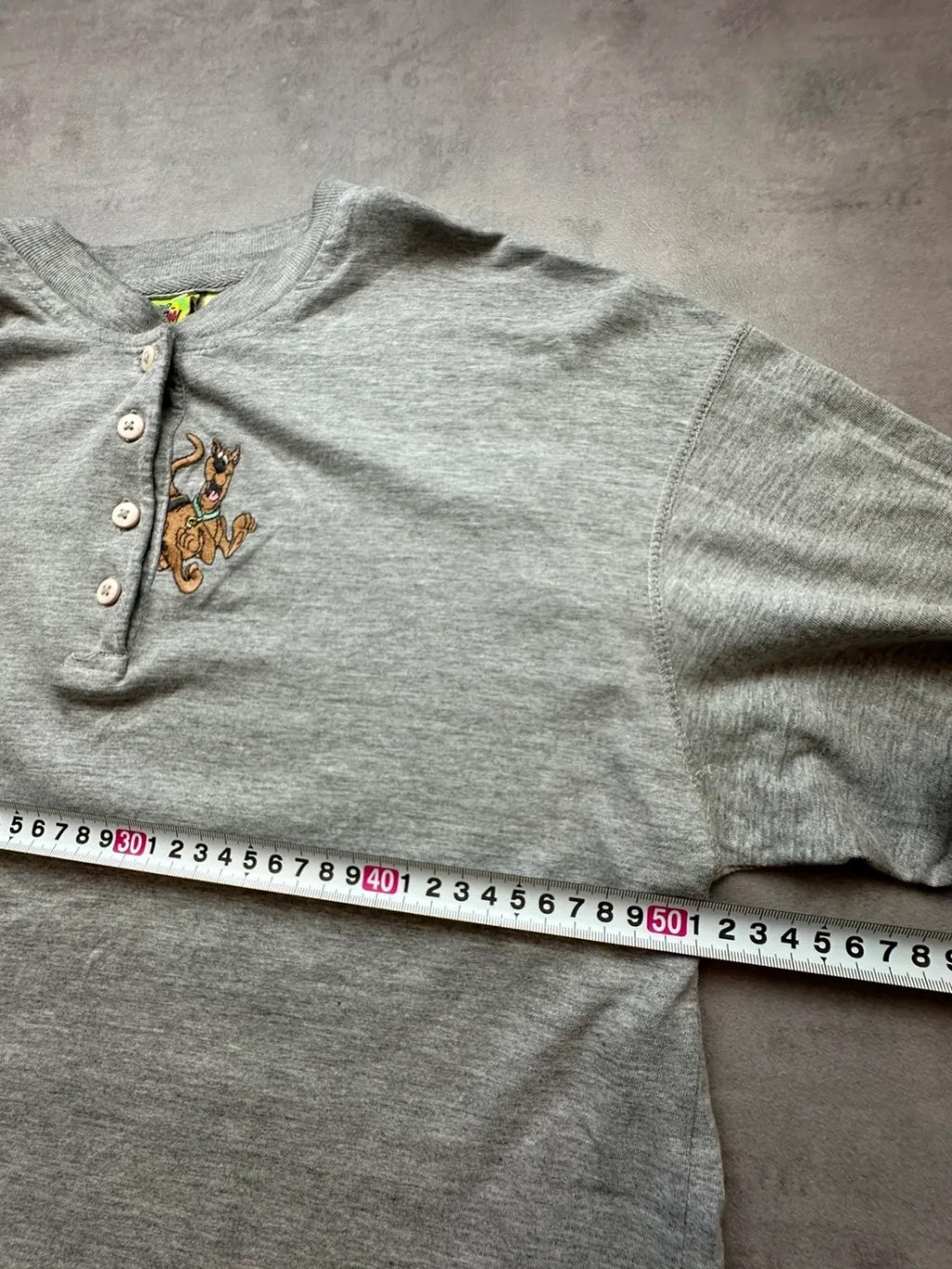 Henley Vintage 90s/00s Scooby-Doo Cartoon Network Brodé – Gris
