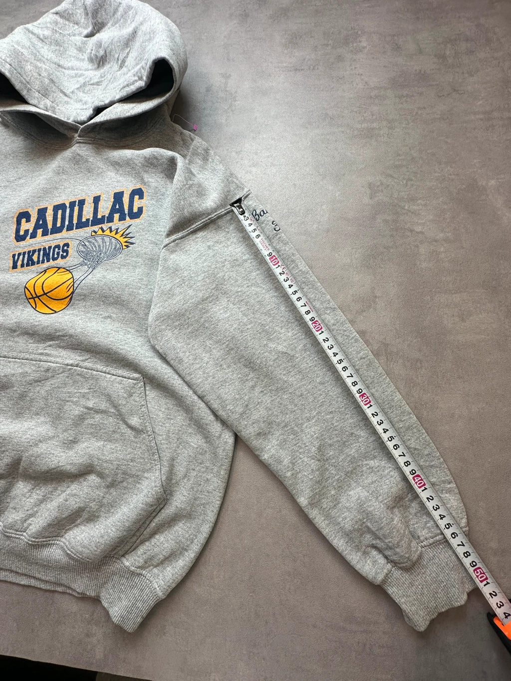 Hoodie Vintage Cadillac Vikings Basketball – Gris