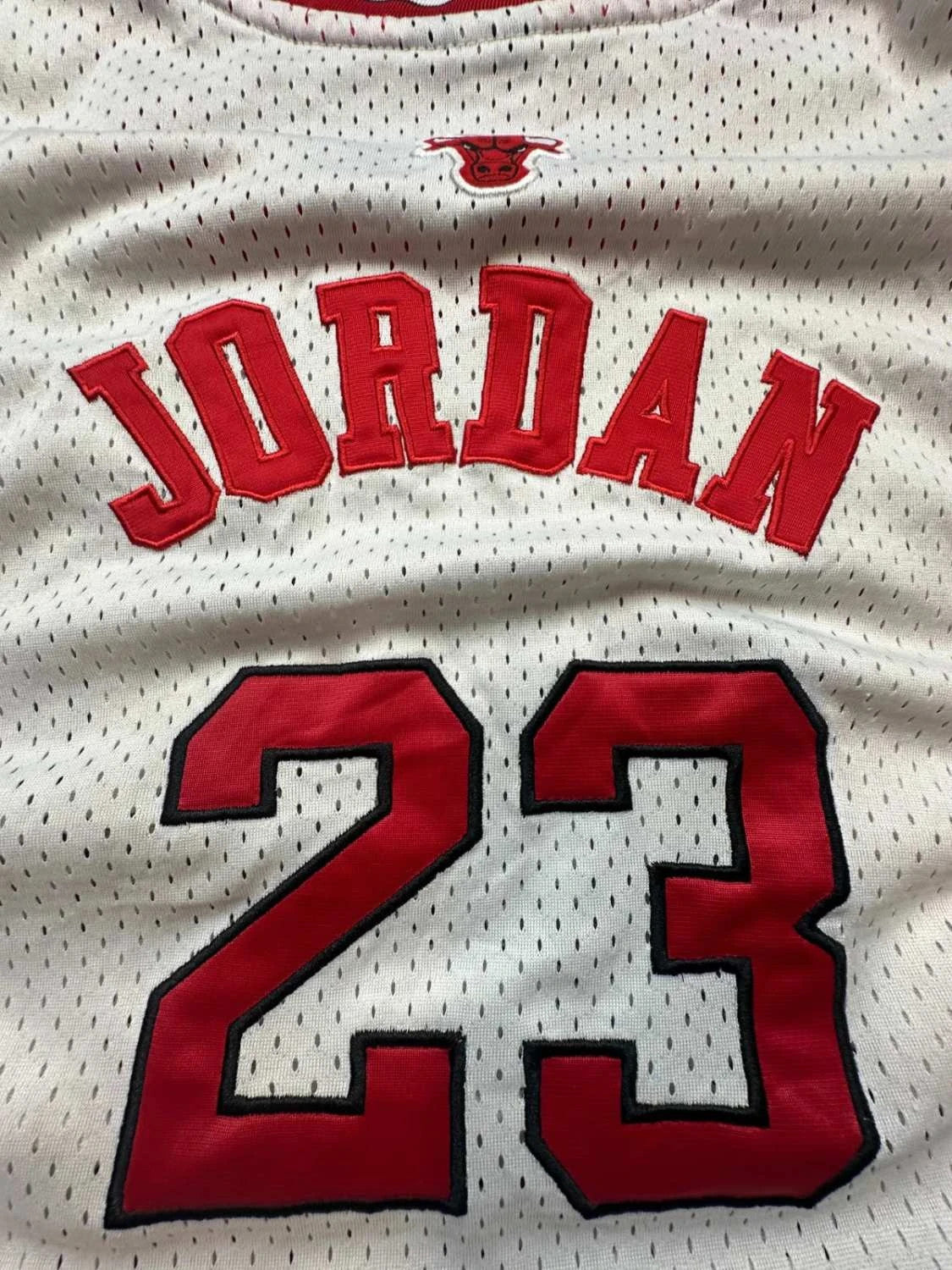 Maillot NBA Chicago Bulls Michael Jordan #23 – Vintage – Blanc & Rouge