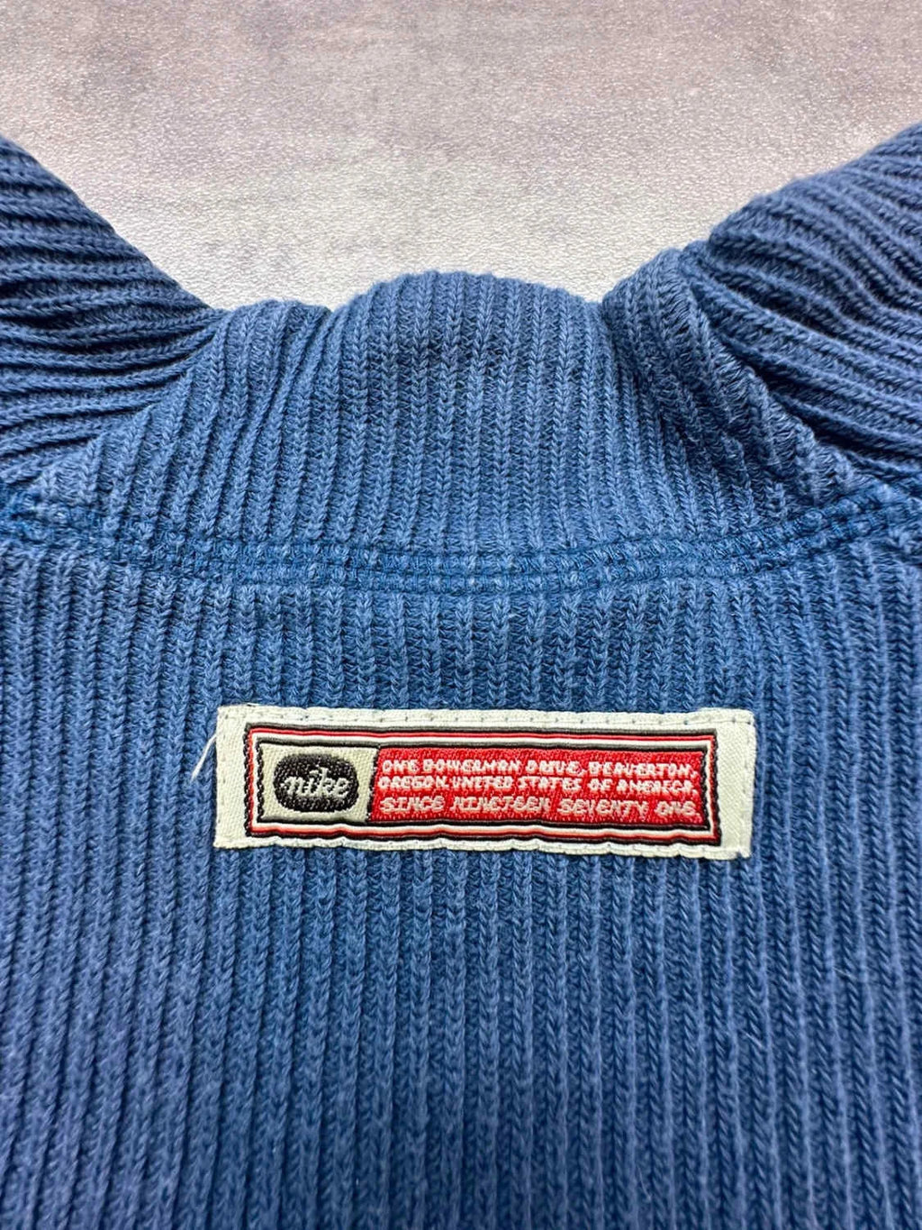 Nike Vintage Y2K Ribbed Crewneck Sweatshirt Bleu – Mini Logo Brodé – 2000s