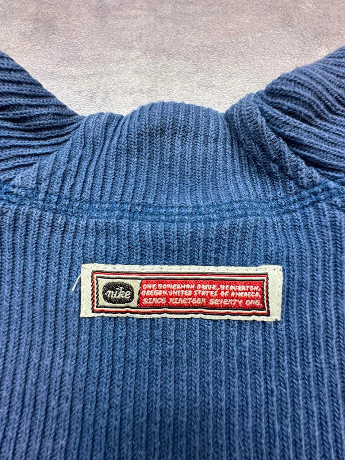 Nike Vintage Y2K Ribbed Crewneck Sweatshirt Bleu – Mini Logo Brodé – 2000s
