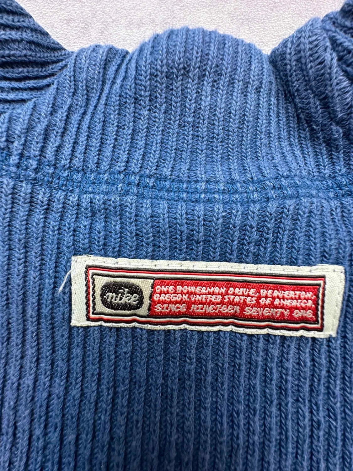 Nike Vintage Y2K Ribbed Crewneck Sweatshirt Bleu – Mini Logo Brodé – 2000s