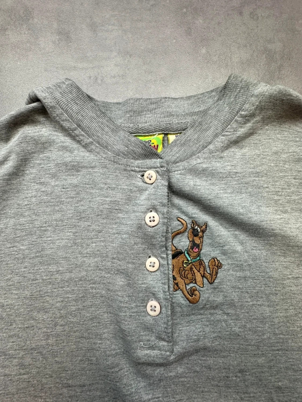 Henley Vintage 90s/00s Scooby-Doo Cartoon Network Brodé – Gris