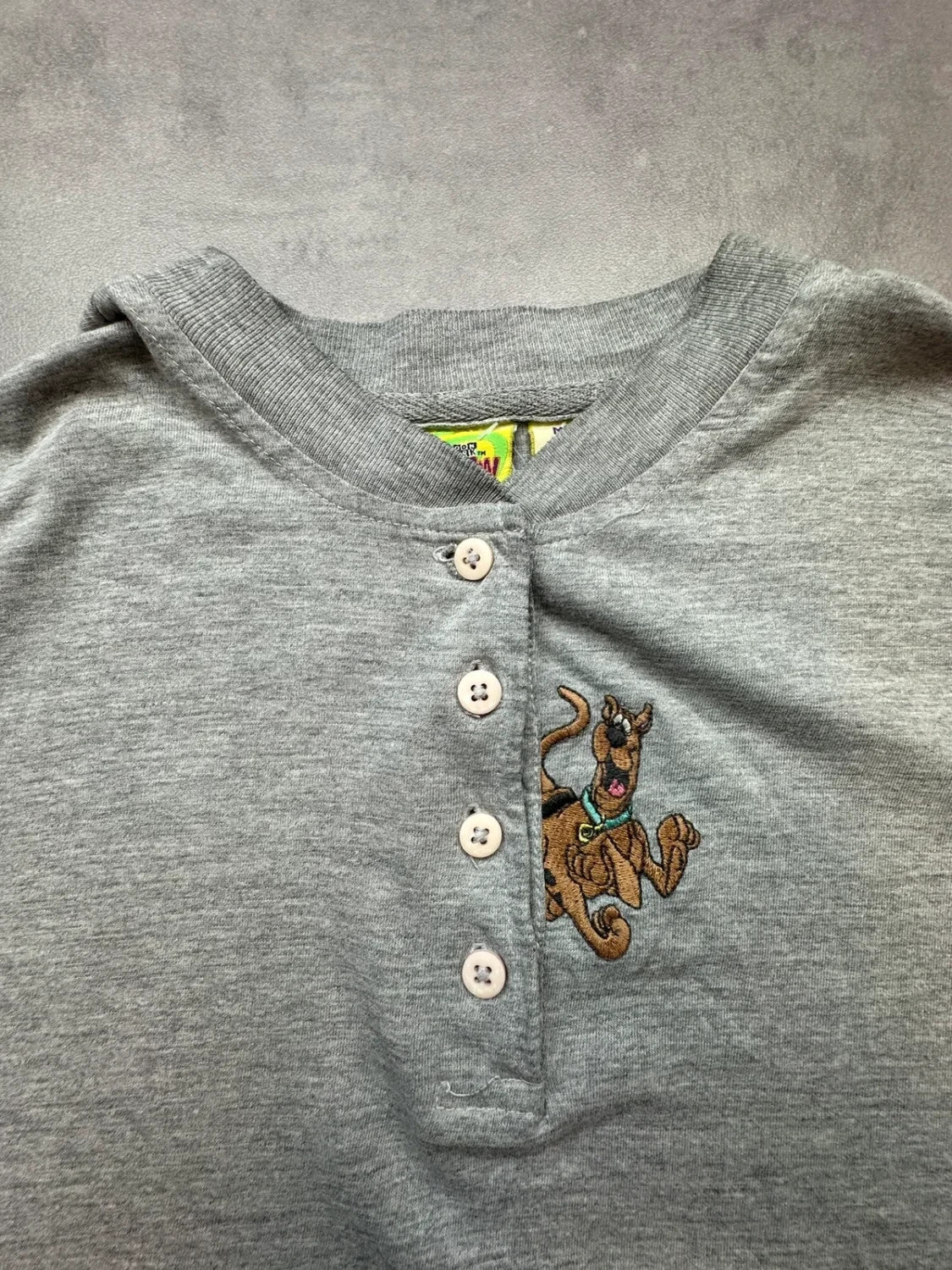 Henley Vintage 90s/00s Scooby-Doo Cartoon Network Brodé – Gris